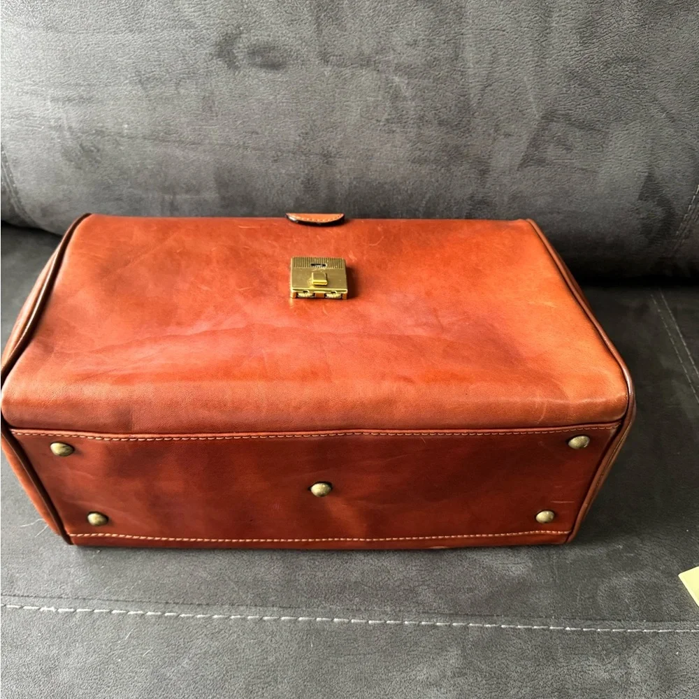 Elegant Brown Leather Briefcase